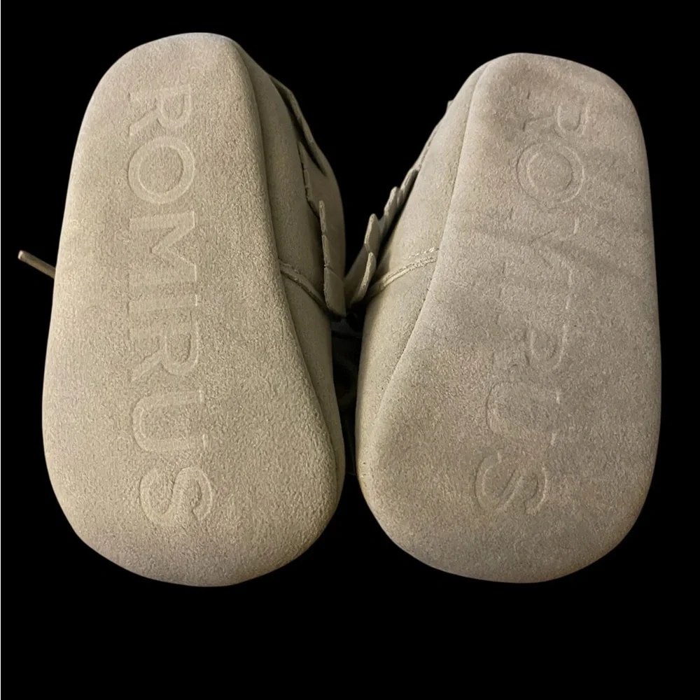 🤍🩶ROMIRUS Soft Gray Kids Shoes moccasin style size 2 (3-6mos) New without tags